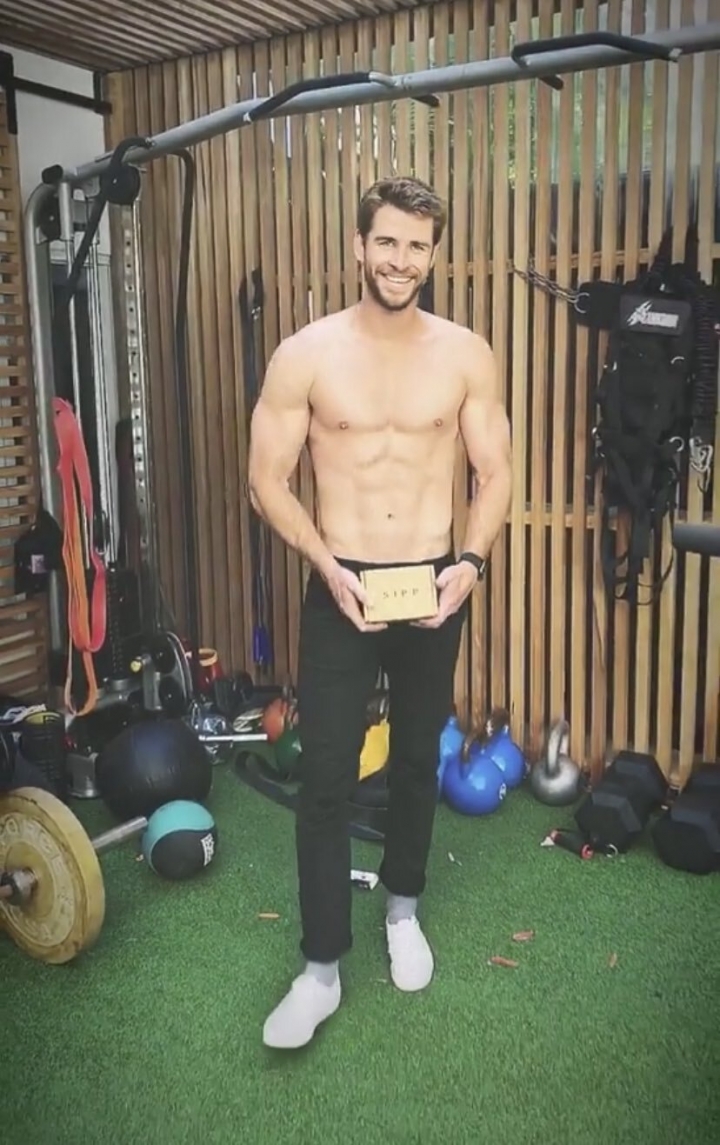 Liam_Hemsworth_keo_ta_50kg_2_1